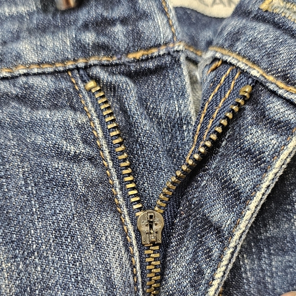 DKNY Women's Mid Rise Bootcut Blue Denim Jeans With Flap Back pockets, Size 14 - Picture 11 of 12